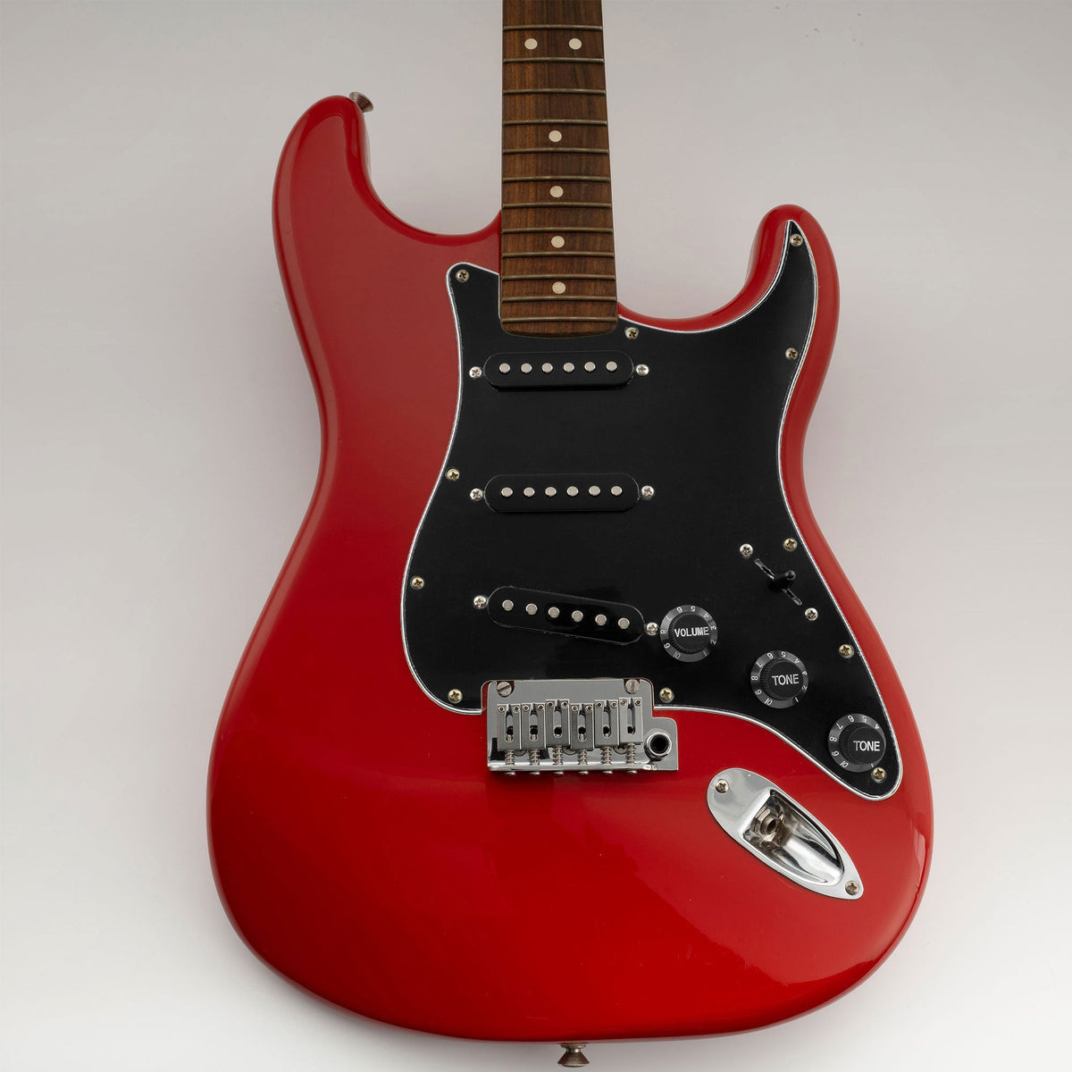 Musiclily Basic Pre-wired Loaded Standard ST-SSS Pickguard with Ceramic Magnet Single Coil Pickups Set for Strat Style Electric Guitar