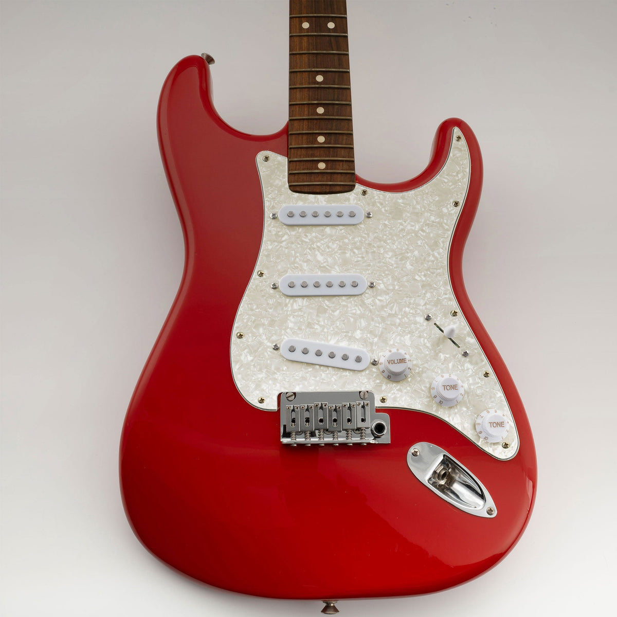 Musiclily Basic Pre-wired Loaded Standard ST-SSS Pickguard with Ceramic Magnet Single Coil Pickups Set for Strat Style Electric Guitar