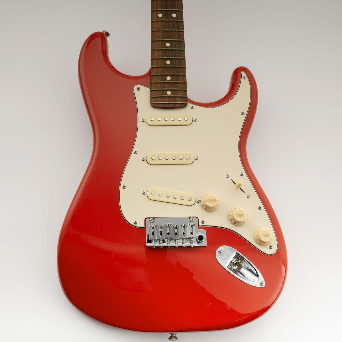 Musiclily Basic Pre-wired Loaded Standard ST-SSS Pickguard with Ceramic Magnet Single Coil Pickups Set for Strat Style Electric Guitar