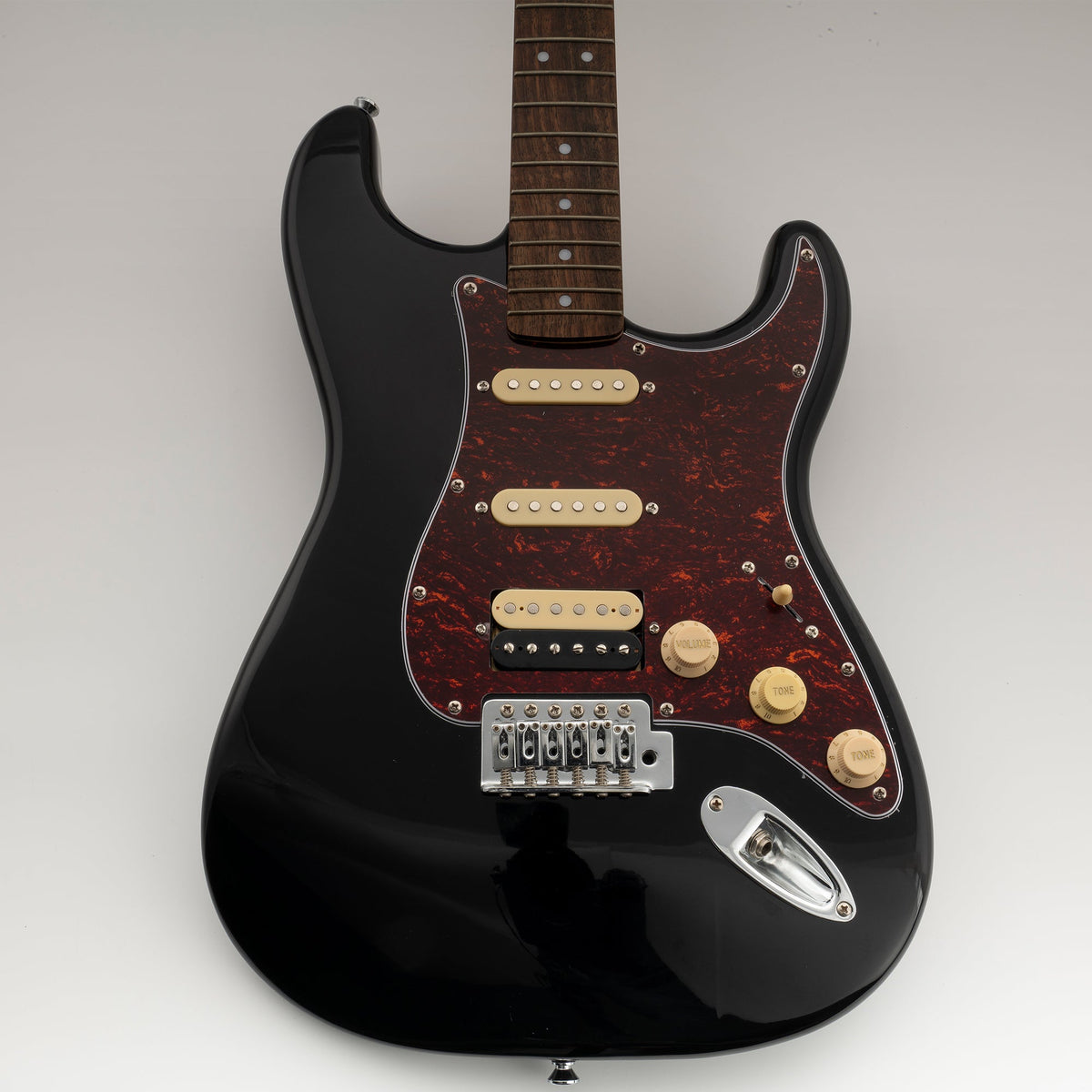 Musiclily Basic Pre-wired Loaded ST-HSS Pickguard with Ceramic Pickups for Strat Style Electric Guitar