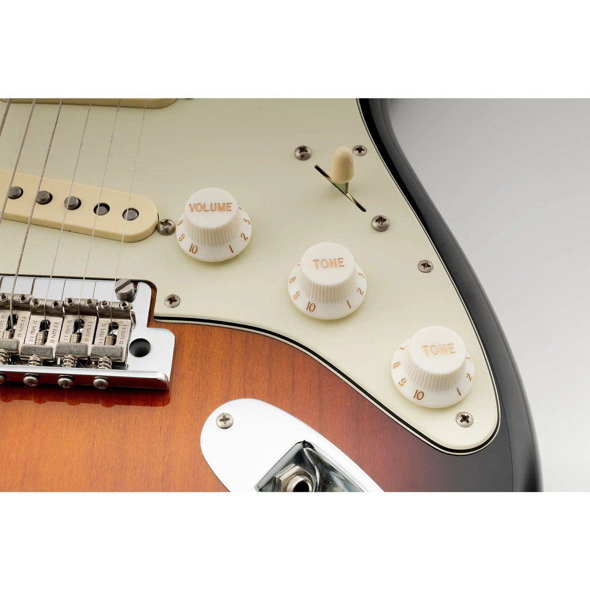 Musiclily Pro Inch Size Fine 24 Splines Guitar Tone Volume Control Knobs for USA Made Strat Style Electric Guitar, Set of 2T1V