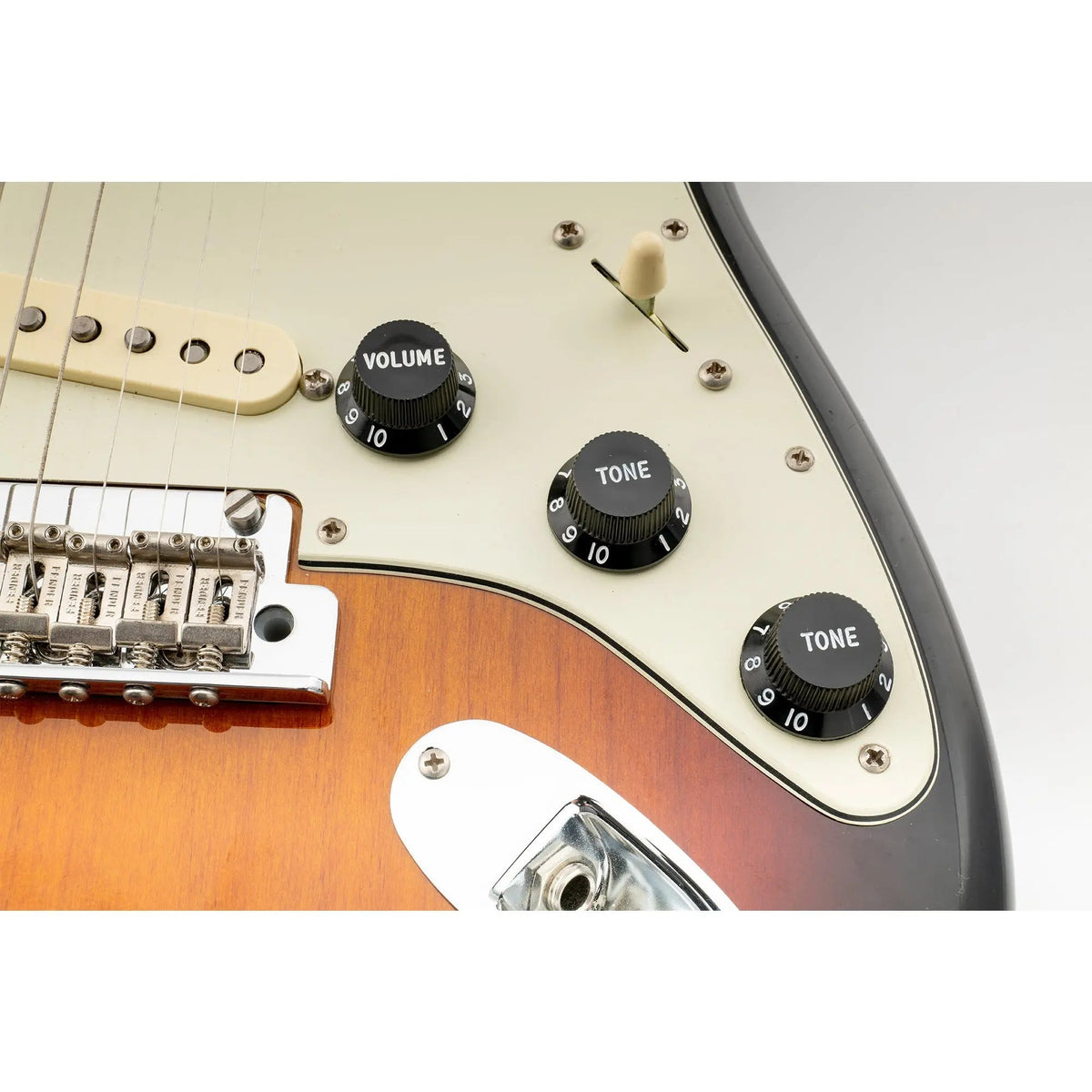 Musiclily Ultra Universal Fitting Strat Tone Volume Control Knobs for Fender Strat ST Style Electric Guitar, Set of 2T1V