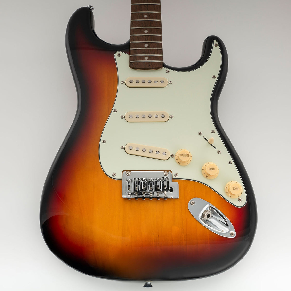 Musiclily Pro-SE ST-60SE Pre-wired SSS Pickguard with Staggered Alnico 5 Pickups for Strat Style Electric Guitar