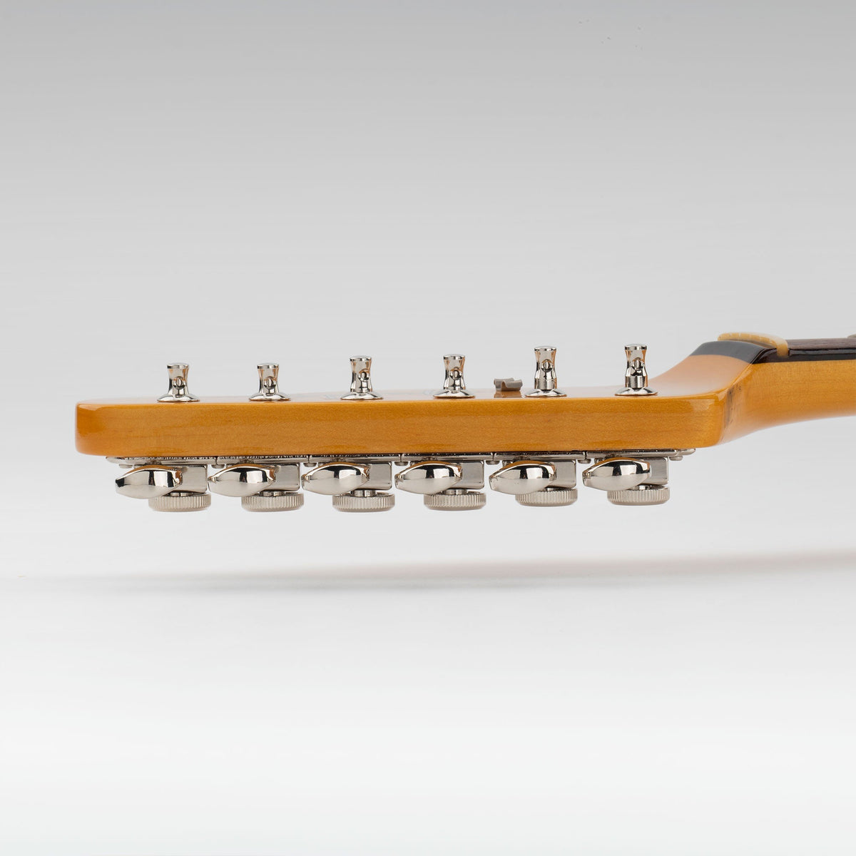 Musiclily Ultra R18T-14 6-in-line 18:1 Ratio Semi Closed Vintage Hybrid Style Staggered Locking Machine Heads Tuners with Oval Button for Fender Squier Strat Tele Style Electric Guitar