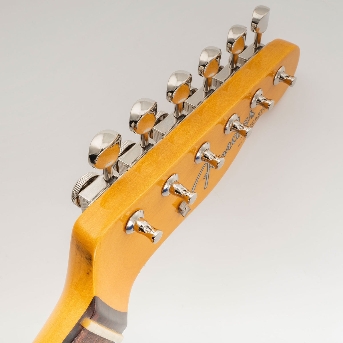 Musiclily Ultra R18T-14 6-in-line 18:1 Ratio Semi Closed Vintage Hybrid Style Staggered Locking Machine Heads Tuners with Oval Button for Fender Squier Strat Tele Style Electric Guitar